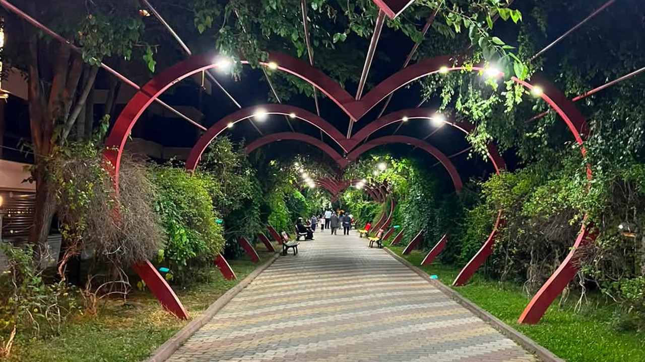 Bozüyük’teki kanal boyu yürüyüş yolunda aydınlatmalar yenilendi